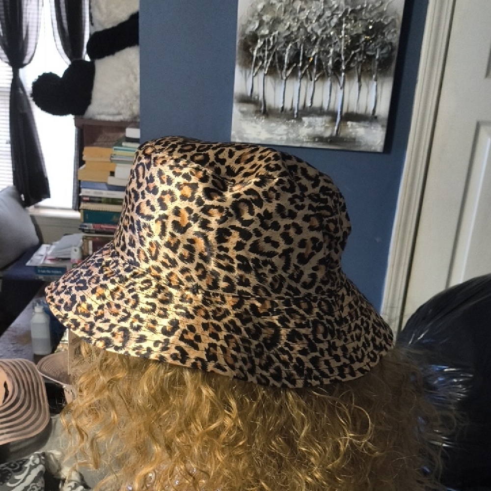 Leopard Print Bucket Hat - Picture 5 of 8